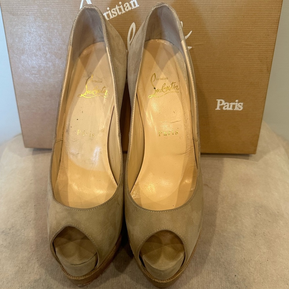 Christian Louboutin pumps w/box